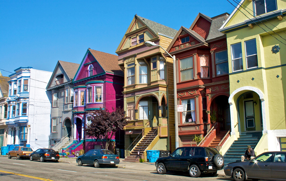 Trên vùng vịnh San Francisco tươi đẹp, không chỉ có những bãi biển hấp dẫn, những công trình kiến trúc ấn tượng, mà còn có những ngôi nhà rực rỡ sắc màu làm nao lòng bao khách thăm quan.