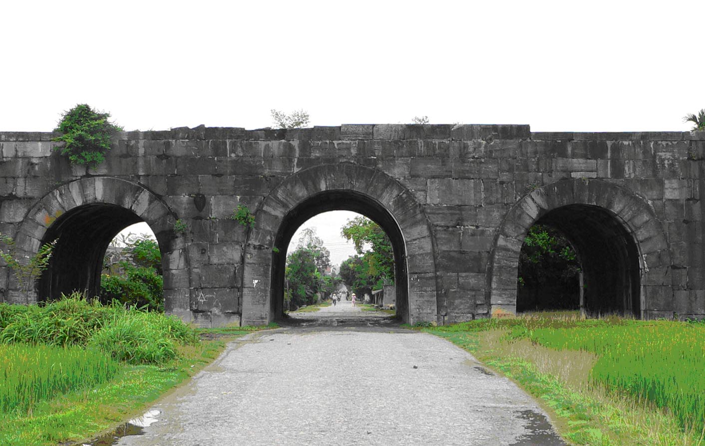 Thành nhà Hồ - tường thành bằng đá duy nhất còn sót lại của Việt Nam và cả Đông Nam Á