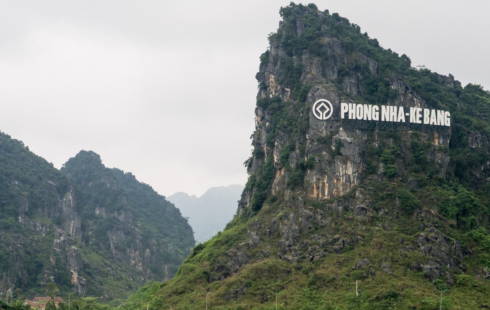 Vườn quốc gia Phong Nha Kẻ Bàng là một điểm du lịch hấp dẫn của tỉnh Quảng Bình, thu hút du khách trong và ngoài nước