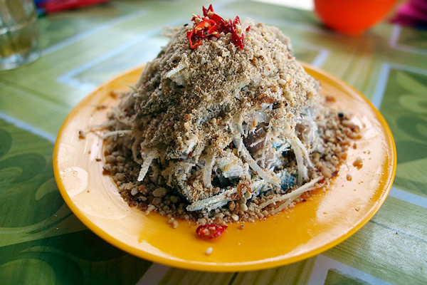 Món gỏi cá Trích nổi tiếng ở bãi Khem, Phú Quốc