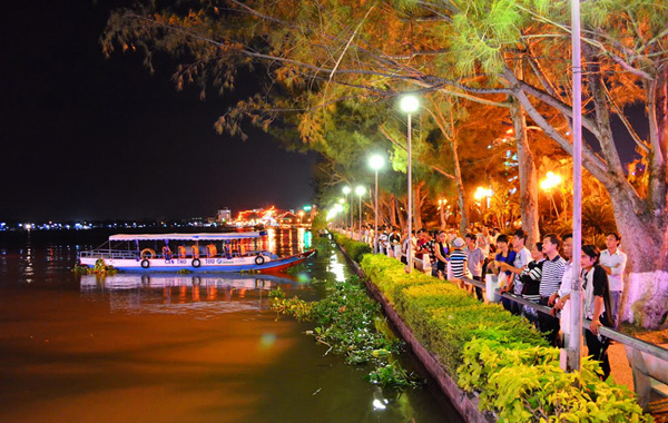 Bến Ninh Kiều, Cần Thơ về đêm Bến Ninh Kiều, Cần Thơ về đêm