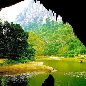 Động Puông