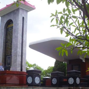 Mộ cụ Huỳnh Thúc Kháng