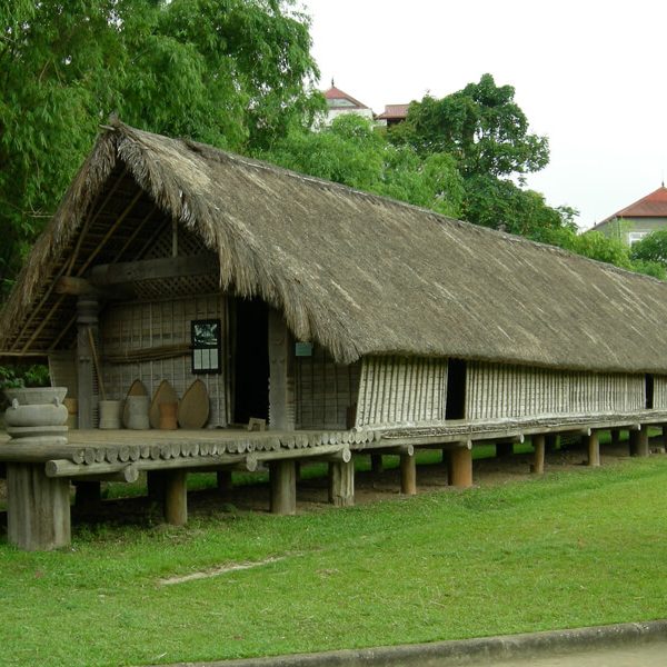 Nhà-dài-truyền-thống-Ê-đê