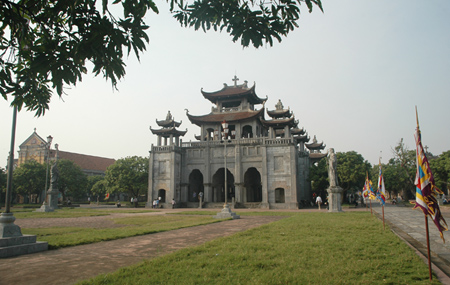 Nhà thờ đá Phát Diệm