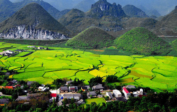 Núi đôi Quản Bạ, Hà Giang