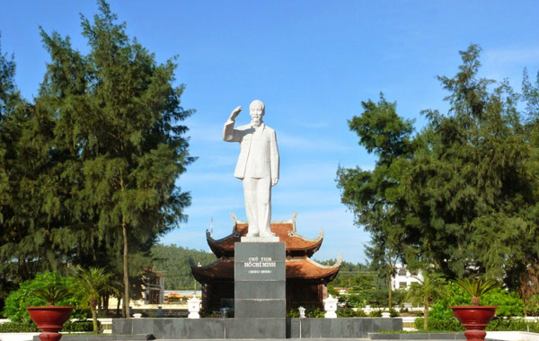 Khu di tích lưu niệm Hồ Chủ Tịch