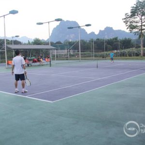 Sân tenis Vresort Hòa Bình