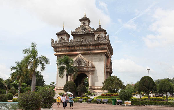 Tượng đài Chiến thắng Patuxay- Khải Hoàn Môn