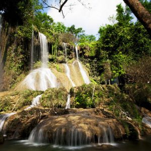 Thác Dải Yếm, Mộc Châu