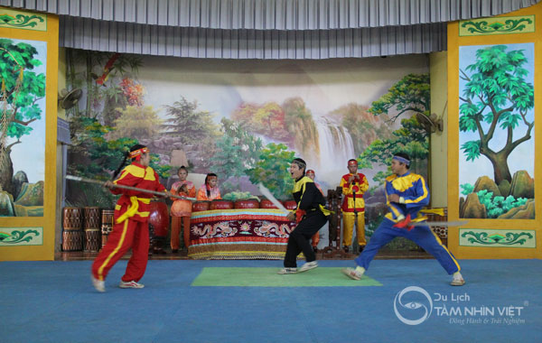 Biểu diễn võ thuật và trống trận tại Bảo tàng Quang Trung
