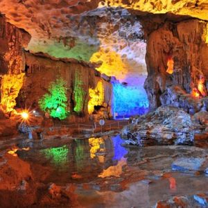 hang Sửng Sốt