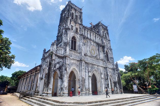 Tour du lịch Quy Nhơn & Phú Yên trọn gói - Nhà thờ Mằng Lăng