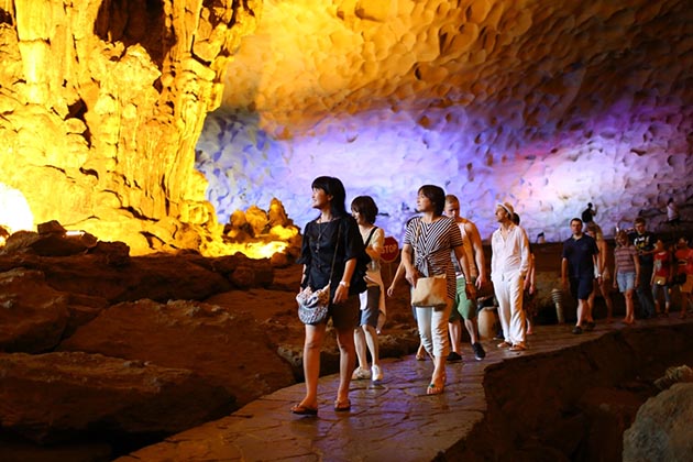 Tab tour du lịch Hạ Long - Khám phá hang động