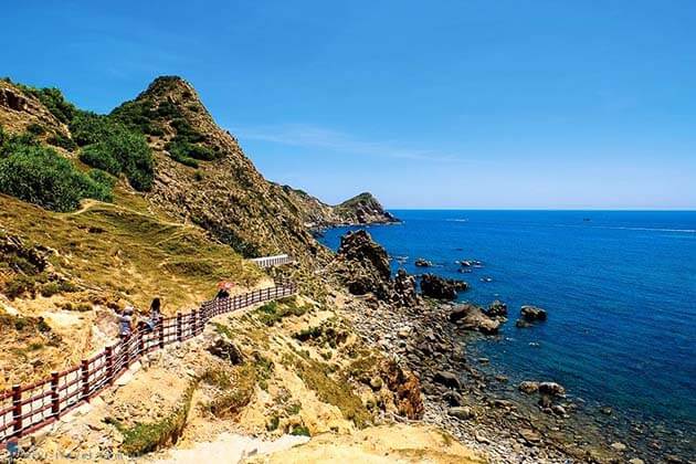 Luong khach du lich đen Binh Đinh tang truong kha