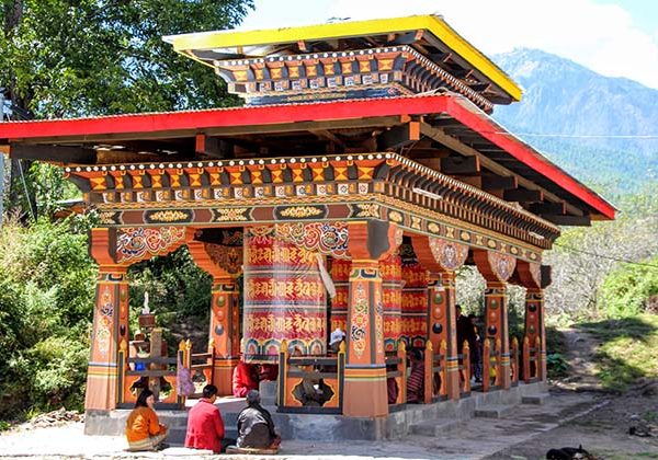 Lịch trình tour du lịch Bhutan 5 ngày 4 đêm trọn gói - Ngôi đền Kyichu Lhakhang