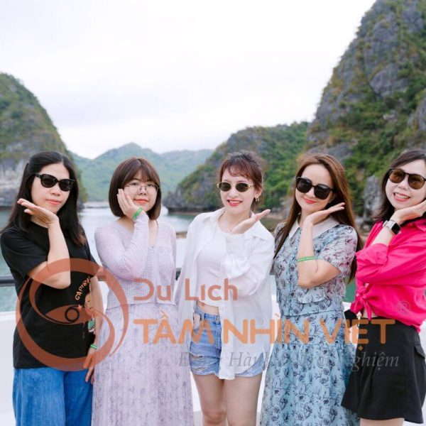 Check-in đảo Cát Bà với bãi biển xanh và cảnh quan hoang sơ