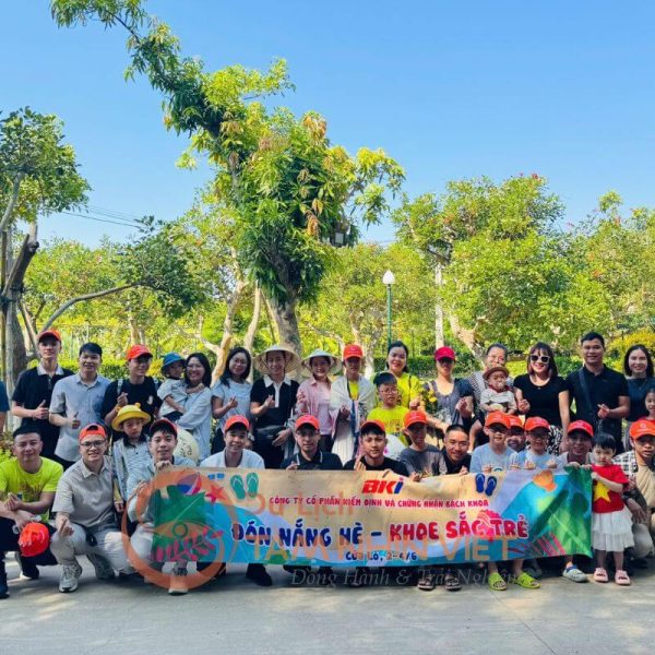 Đoàn khách Check-in ở Cửa Lò
