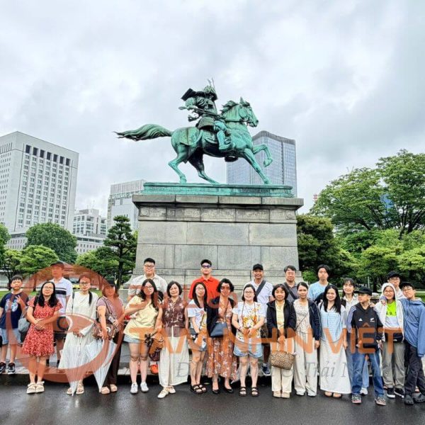 Du khách check-in trong tour du lịch Nhật Bản Kyoto và Nara 7 ngày