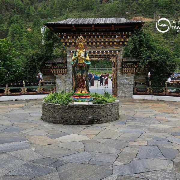 Tượng vàng ở Paro