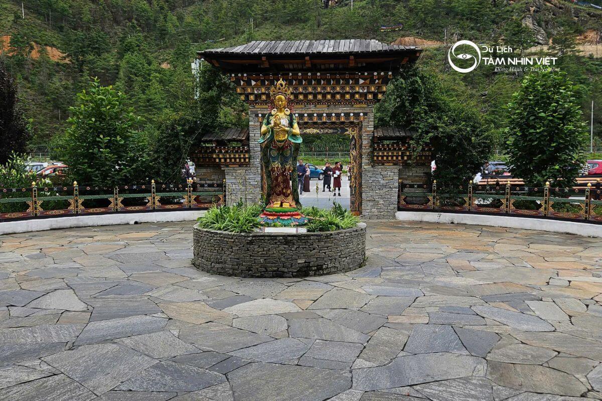 Tượng vàng ở Paro Tượng vàng ở Paro