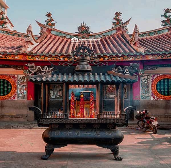 kham-pha-le-hoi-chua-ong-can-tho-dac-sac-cua-nguoi-hoa-1649214678 (1)