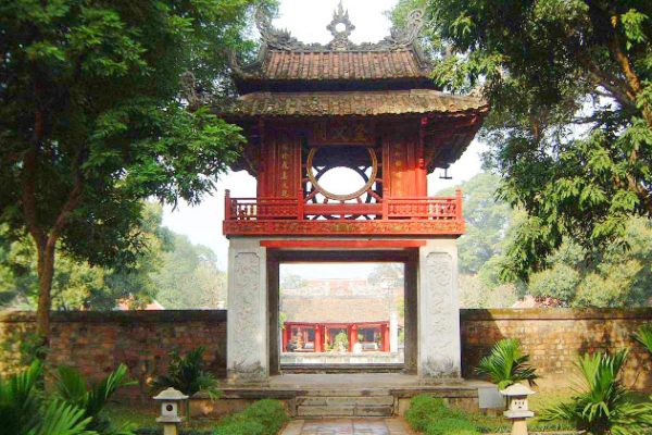 tham-quan-van-mieu-quoc-tu-giam