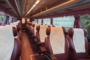 Xe 29-35 chỗ là lựa chọn phổ biến với khách đoàn