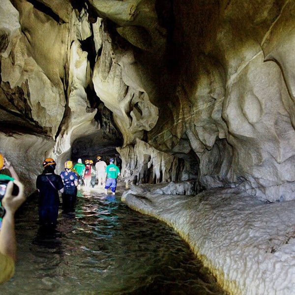 Khám phá hang Thẳm Phầy