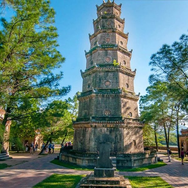 Tour du lịch Huế dịp lễ - Chùa Thiên Mụ