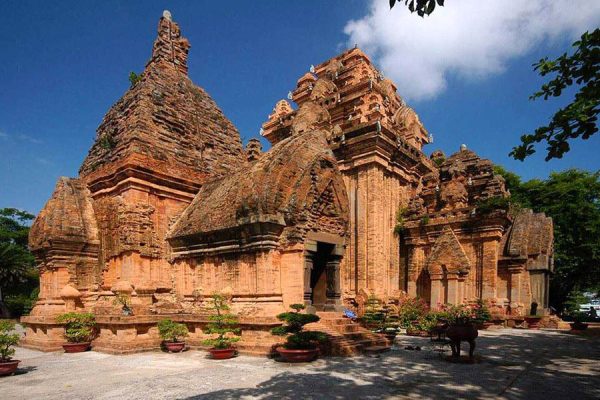 Tháp Bà Ponagar - Du lịch Nha Trang 3n2d