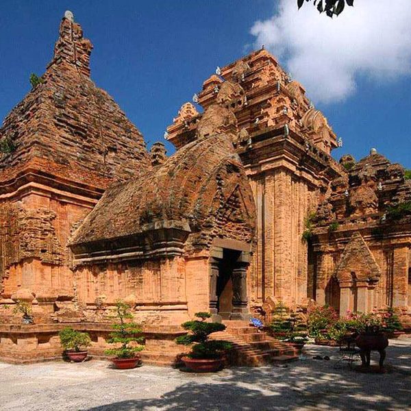 Tháp Bà Ponagar - Du lịch Nha Trang 3n2d