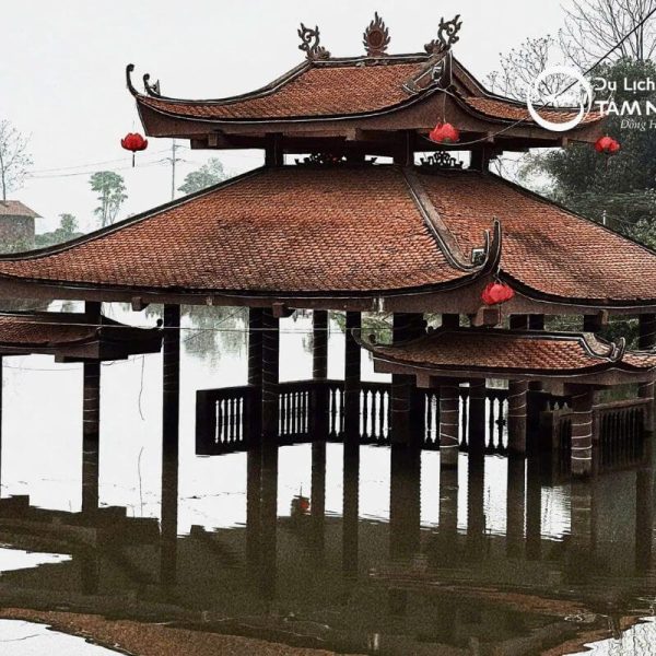 Du xuân lễ chùa Thầy và chùa Trầm đầu năm