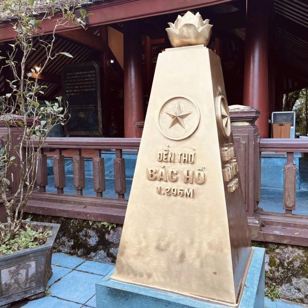 Đỉnh Núi Tổ Đền Thờ Bác Hồ