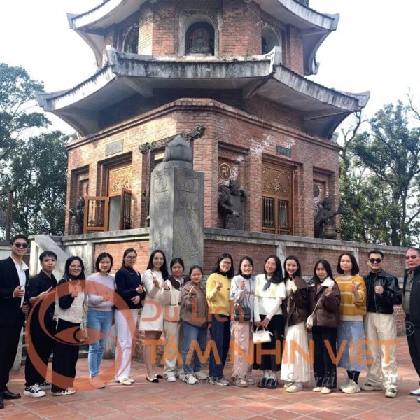 Du lịch Ba Vì 1 ngày ghé thăm Đền thờ Bác Hồ