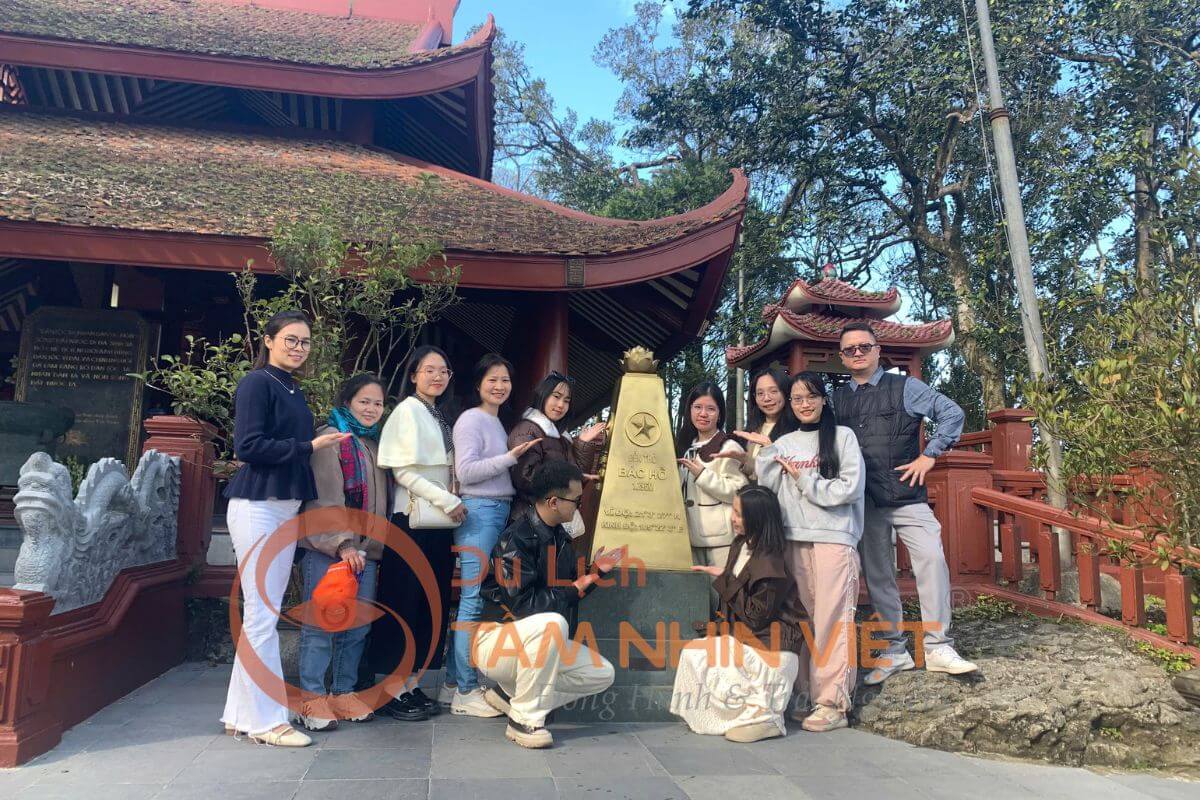 Hành trình khám phá Ba Vì và viếng Đền thờ Bác Hồ trong ngày Hành trình khám phá Ba Vì và viếng Đền thờ Bác Hồ trong ngày