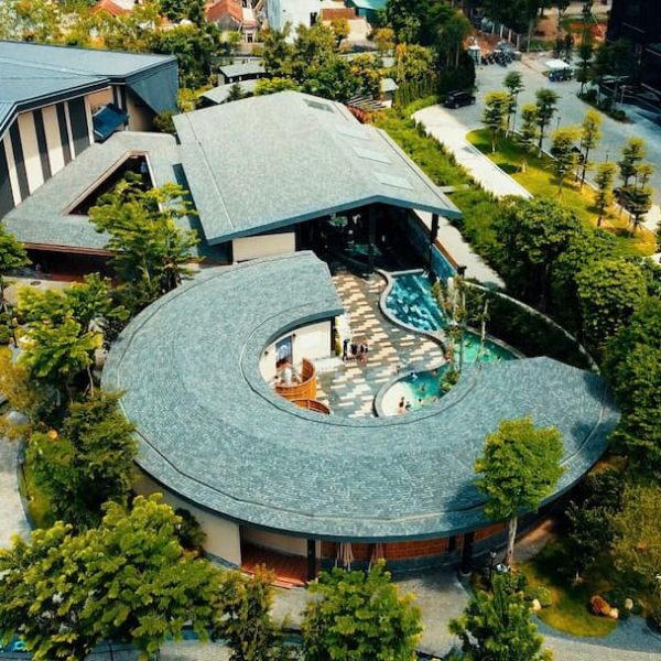 Khung cảnh bể khoáng nóng Thanh Thủy Phú Thọ giữa thiên nhiên