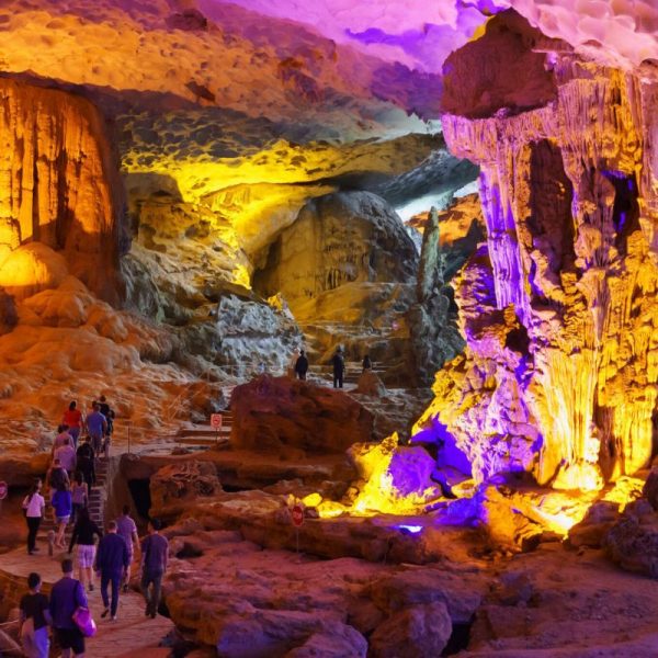 Hang Sửng Sốt ở Hạ Long