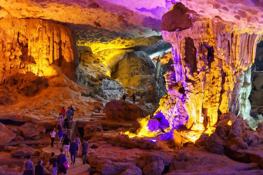 Hang Sửng Sốt ở Hạ Long