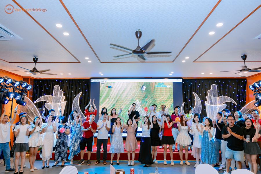 Văn Nghệ Viet Vision Travel