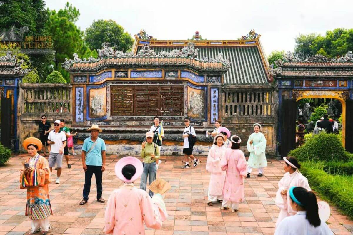Hành trình về nguồn Huế Quảng Trị