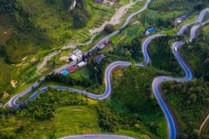 Đèo Mã Phục dài 20km