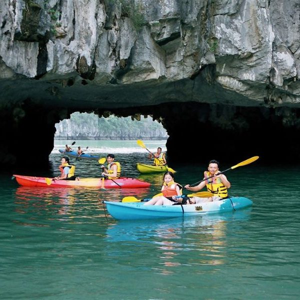 chèo thuyền Kayak hang Luồn