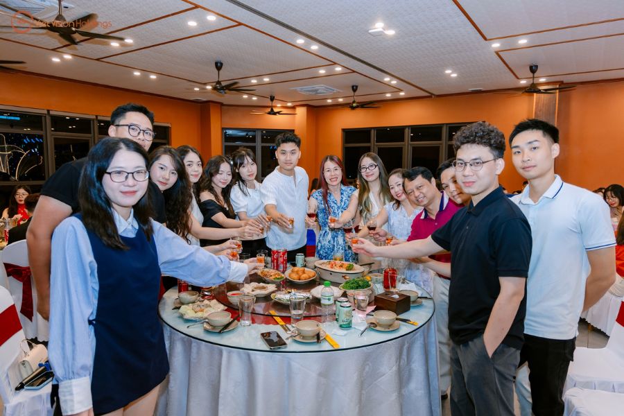 Ban Giám Đốc cùng toàn thể nhân viên đã cùng nhau nhìn lại chặng đường đã qua