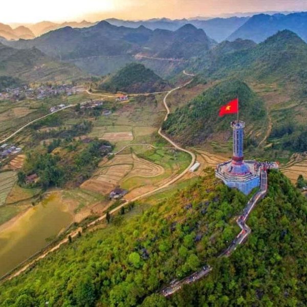Cột cờ Lũng Cú