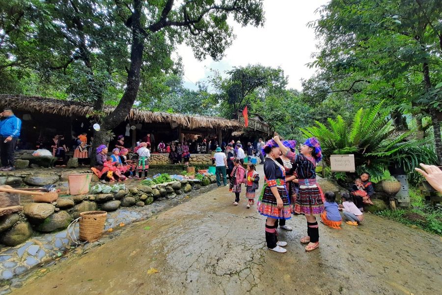 Bản Sin Suối Hồ