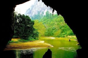 Động Puông