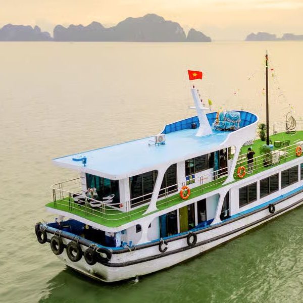 Du thuyền tham quan vịnh Hạ Long bằng du thuyền
