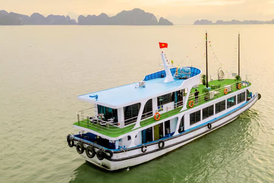Tham quan vịnh Hạ Long bằng du thuyền