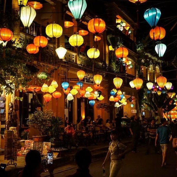 Phố cổ Hội An rực rỡ đèn lồng